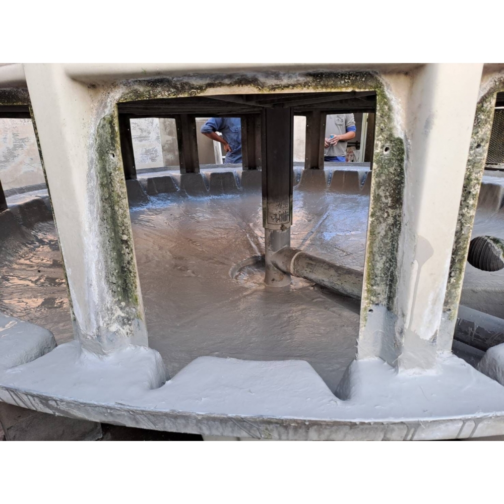 冷卻水塔水盤補漏加強與本體螺絲更新為白鐵螺絲 冷卻水塔水盤補漏加強與本體螺絲更新為白鐵螺絲