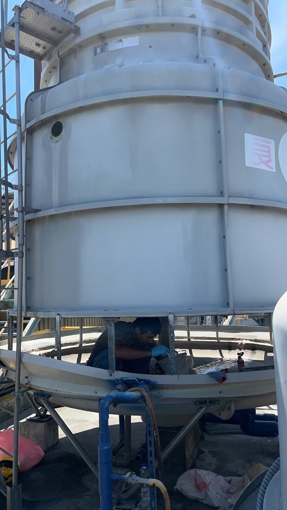 良機175RT高溫冷卻塔清洗補漏保養工程.jpg 良機175RT高溫冷卻塔清洗補漏保養工程.jpg